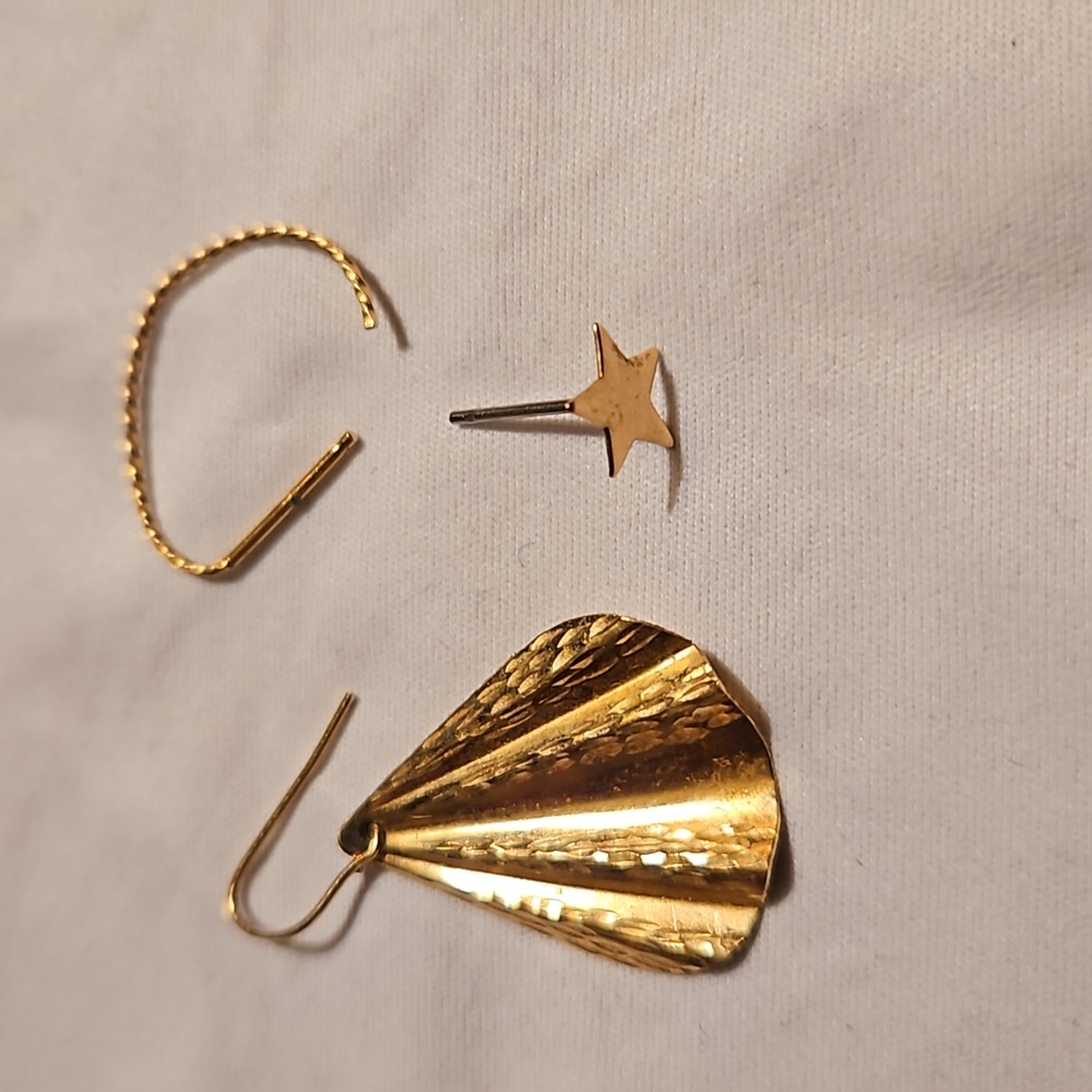 1/2 PRICE🔻Bundle of Gold Tone Single Earrings